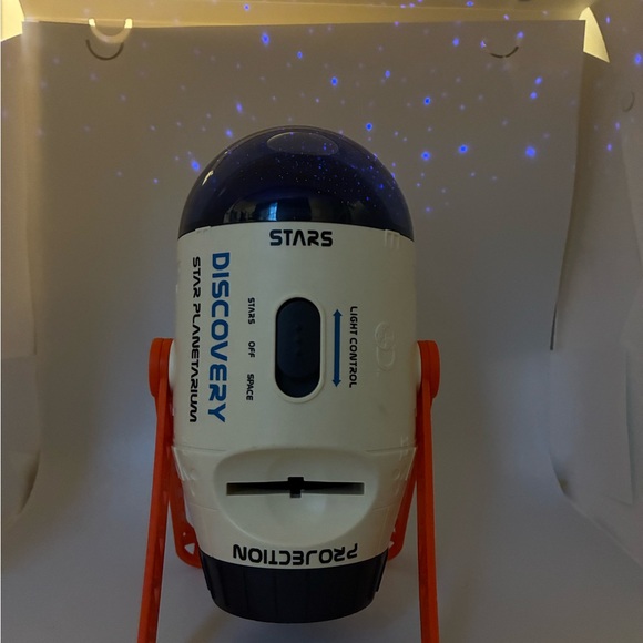 Discovery 2-in-1 Planetarium Space Projector - Picture 4 of 6